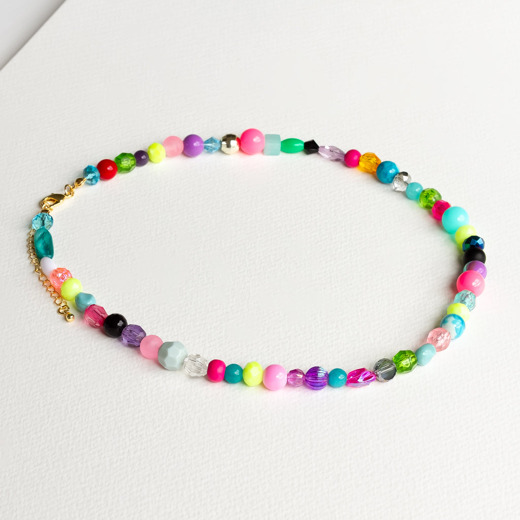 colourful-necklace-with-beads-bytaralouise1