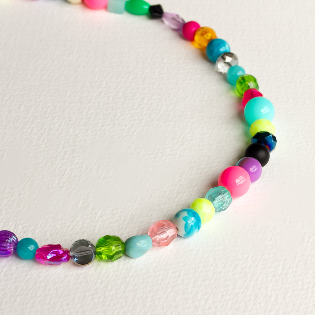 colourful-necklace-with-beads-bytaralouise2